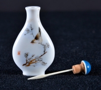 Handpainted Porcelain Snuff Bottle