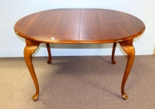 Queen Anne Dining Table W/2 Leaves